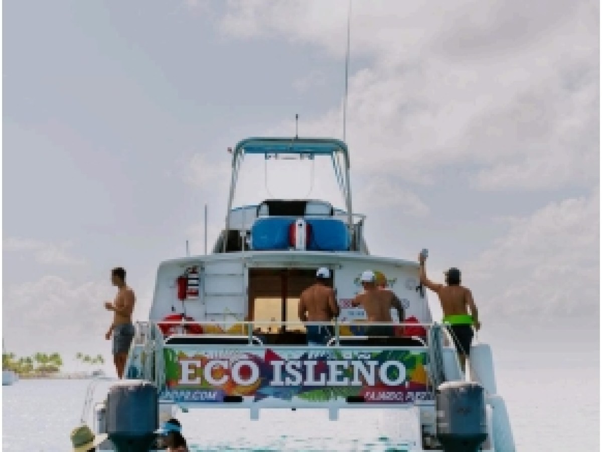 a small boat in a body of water