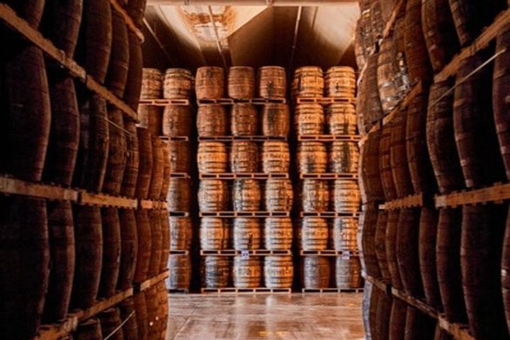 a close up of a wire fence